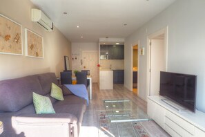 TV - Orquidea Apartment by Hello Homes Sitges (Sitges)