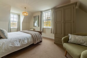 3 bedrooms, iron/ironing board, internet, bed sheets - Forge Cottage, Thornham, Norfolk (Thornham)