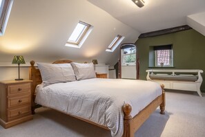 2 quartos, ferros/tábuas de passar roupa, acesso à internet