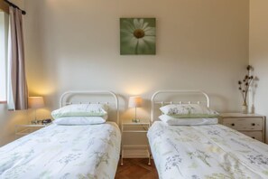 2 bedrooms, Internet, bed sheets - The Dairy, Great Massingham, Norfolk (Great Massingham)