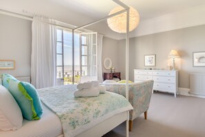 5 bedrooms, iron/ironing board, free WiFi, bed sheets