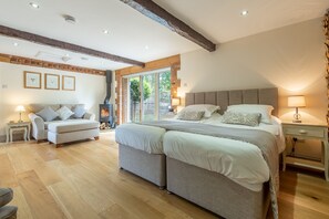 1 bedroom, internet, bed sheets - The Old Cow Shed, Pott Row, Norfolk (Pott Row)