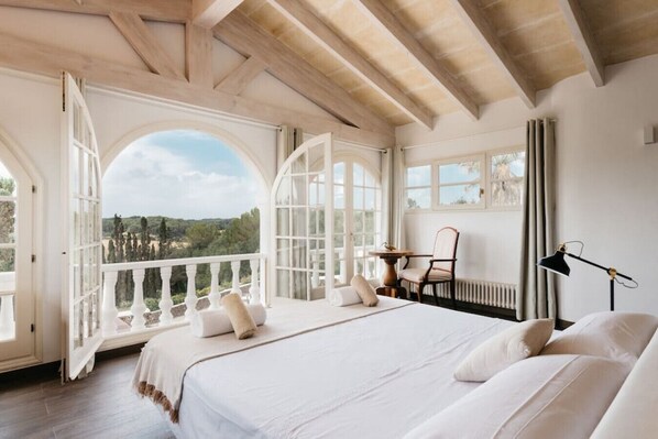 5 dormitorios, escritorio, tabla de planchar con plancha y wifi