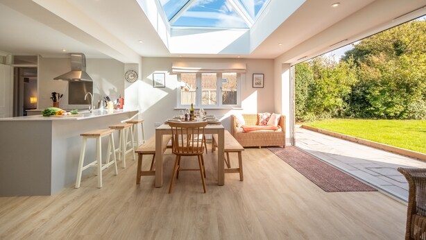 Outdoor dining - The Hares, Brancaster, Norfolk (King's Lynn)