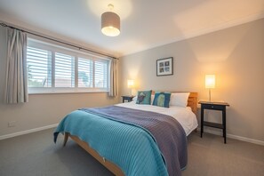 3 bedrooms, iron/ironing board, internet, bed sheets - The Hares, Brancaster, Norfolk (King's Lynn)