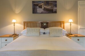 2 bedrooms, iron/ironing board, internet, bed sheets - Pear Tree Cottage, Holme-next-the-Sea, Norfolk (Holme-next-the-Sea)