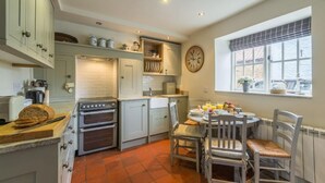 Private kitchen - Pear Tree Cottage, Holme-next-the-Sea, Norfolk (Holme-next-the-Sea)