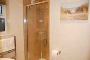 Hair dryer, towels - Little Birches, Roydon, Norfolk (Roydon)