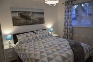 2 bedrooms, iron/ironing board, WiFi, bed sheets - A wonderful retreat on the Island of West Mersea (West Mersea)