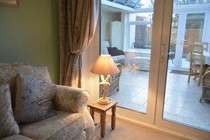 TV, fireplace, DVD player - A wonderful retreat on the Island of West Mersea (West Mersea)