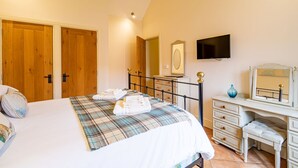 A bedroom with a bed, a dresser, a mirror, and a television. - The Cart Lodge, Great Massingham, Norfolk (King's Lynn)