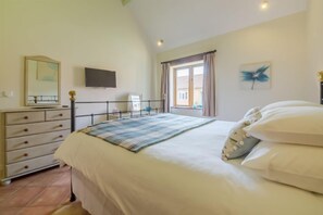 2 bedrooms, iron/ironing board, Internet, bed sheets - The Cart Lodge, Great Massingham, Norfolk (King's Lynn)