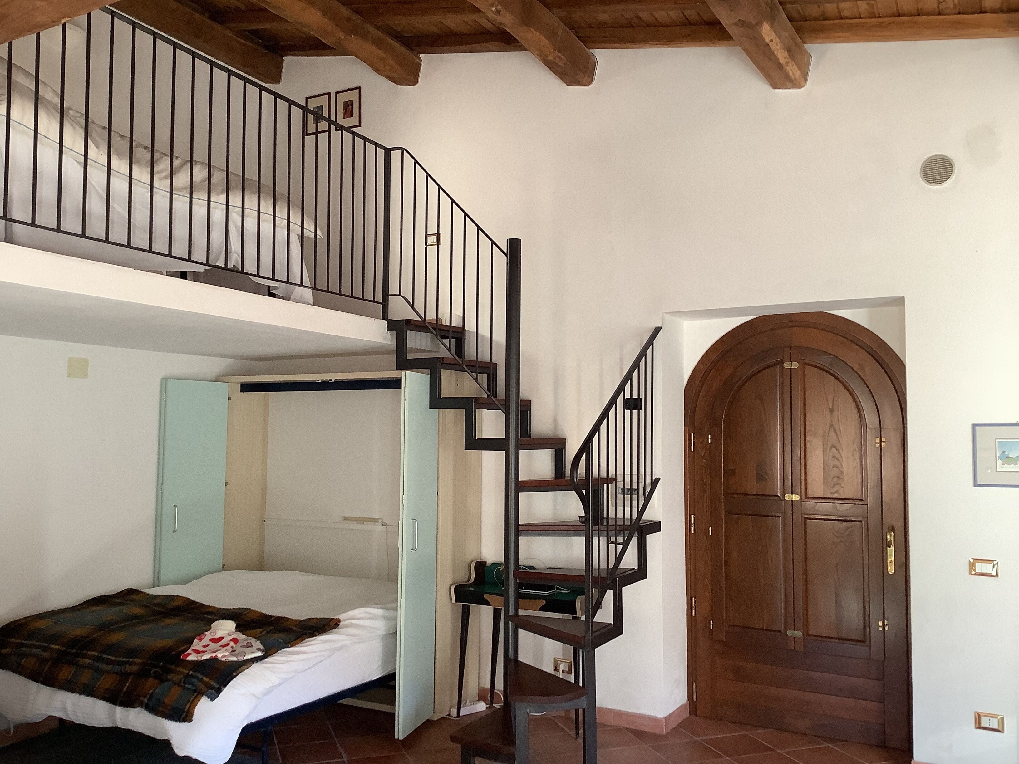 Cosy Mountain Apartment welcomes you to a rare, peaceful and relaxing retreat. <br>