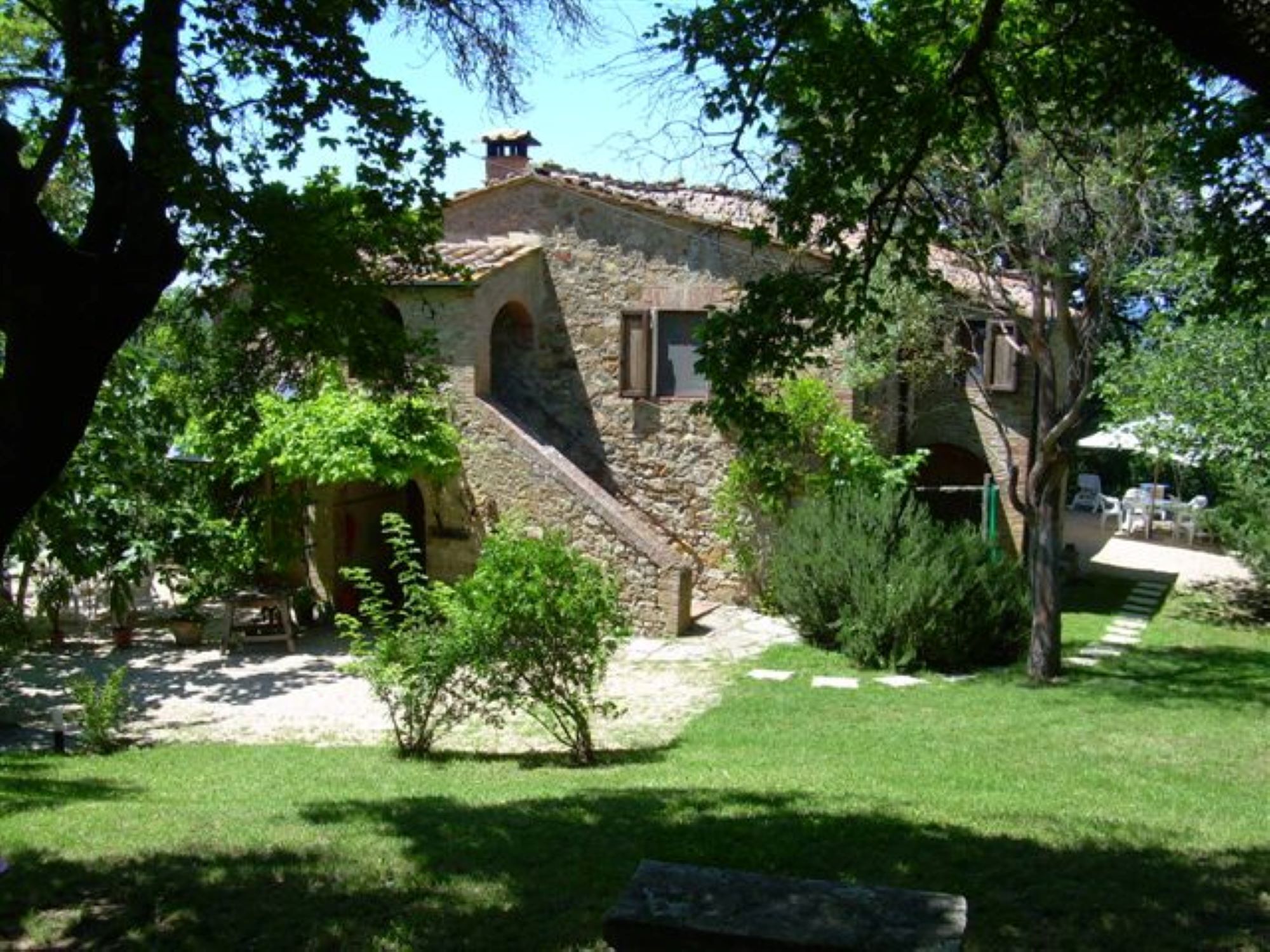 APARTMENT THE NEW HOUSE - in VILLA in the TUSCAN COUNTRYSIDE WITH POOL