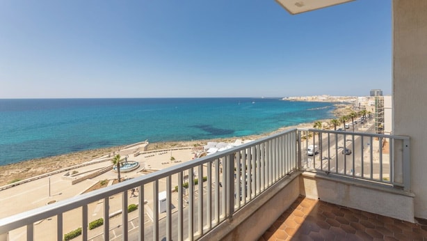 A balcony with a view of the sea and a beach. - Cozy apartment Blue Sunset sea view in Gallipoli CVG42 (Gallipoli)