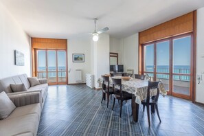 TV - Cozy sea view apartment CVG42 (Gallipoli)