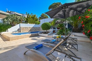 Outdoor pool, a heated pool - Villa El Portet Beach. 150m. from the beach with beautiful (heated) pool (Teulada)