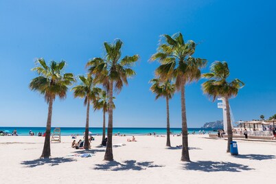 Villa El Portet Beach. 150m. from the beach with beautiful (heated) pool