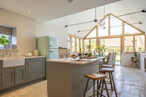 Microwave, dishwasher, high chair - The Old School House, Docking, Norfolk (King's Lynn)