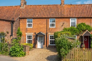 Exterior - Hollyhocks, Docking, Norfolk (Docking)