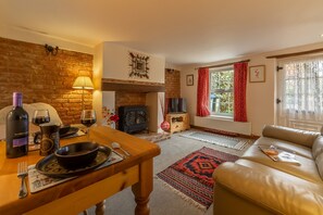 TV, DVD player - Hollyhocks, Docking, Norfolk (Docking)