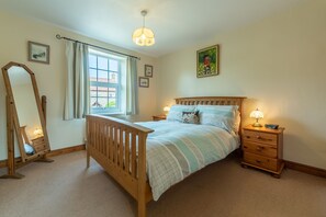 2 bedrooms, iron/ironing board, Internet, bed sheets
