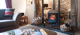 Large country house with hot tub sleeping up to 12 in six bedrooms, perfect for special occasions