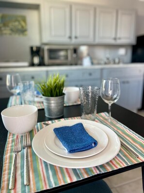 Dining - Studio Grouper Room in Matlacha/Fisherman's Paradise (Matlacha)