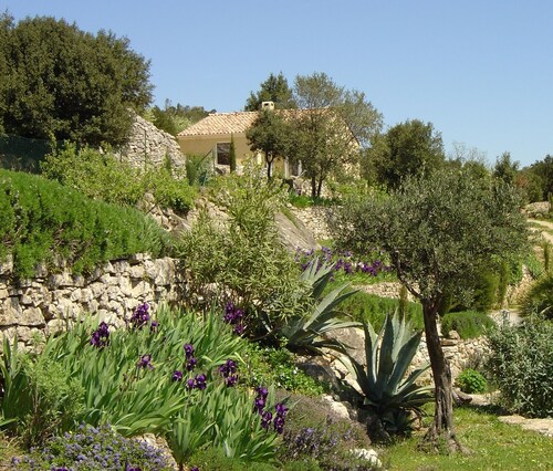 Komfortables, ruhiges Ferienhaus, herrliche Aussicht, wenige min. vom Salagou See entfernt