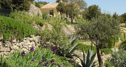 Komfortables, ruhiges Ferienhaus, herrliche Aussicht, wenige min. vom Salagou See entfernt