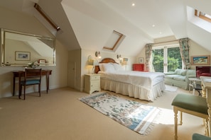 5 bedrooms, internet, bed sheets