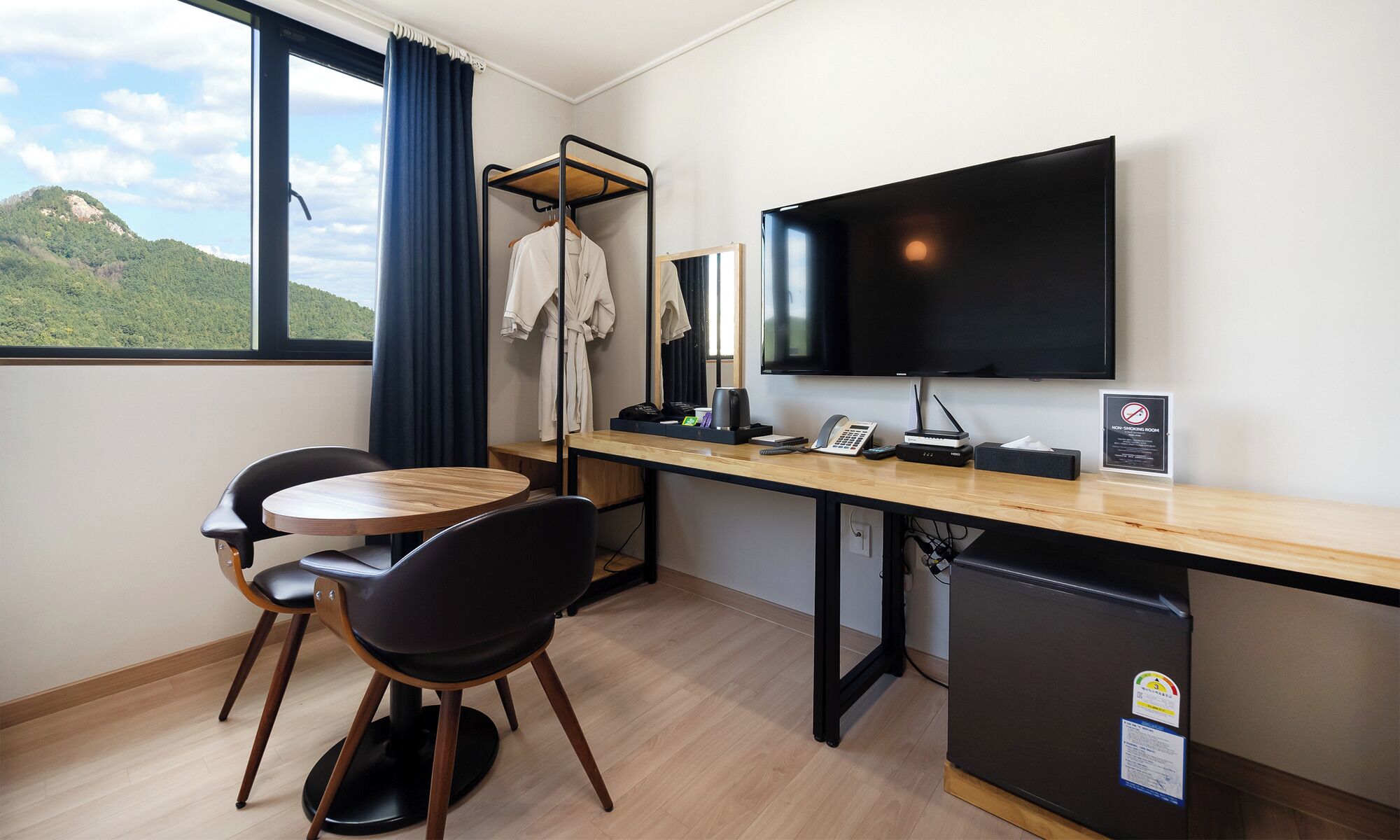 1 bedroom, down duvets, in-room safe, desk