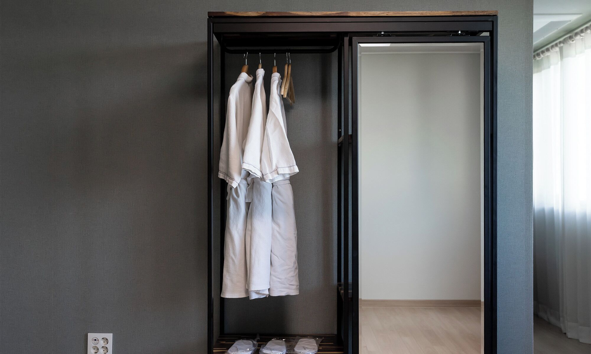 suite | 1 bedroom, down duvets, in-room safe, desk