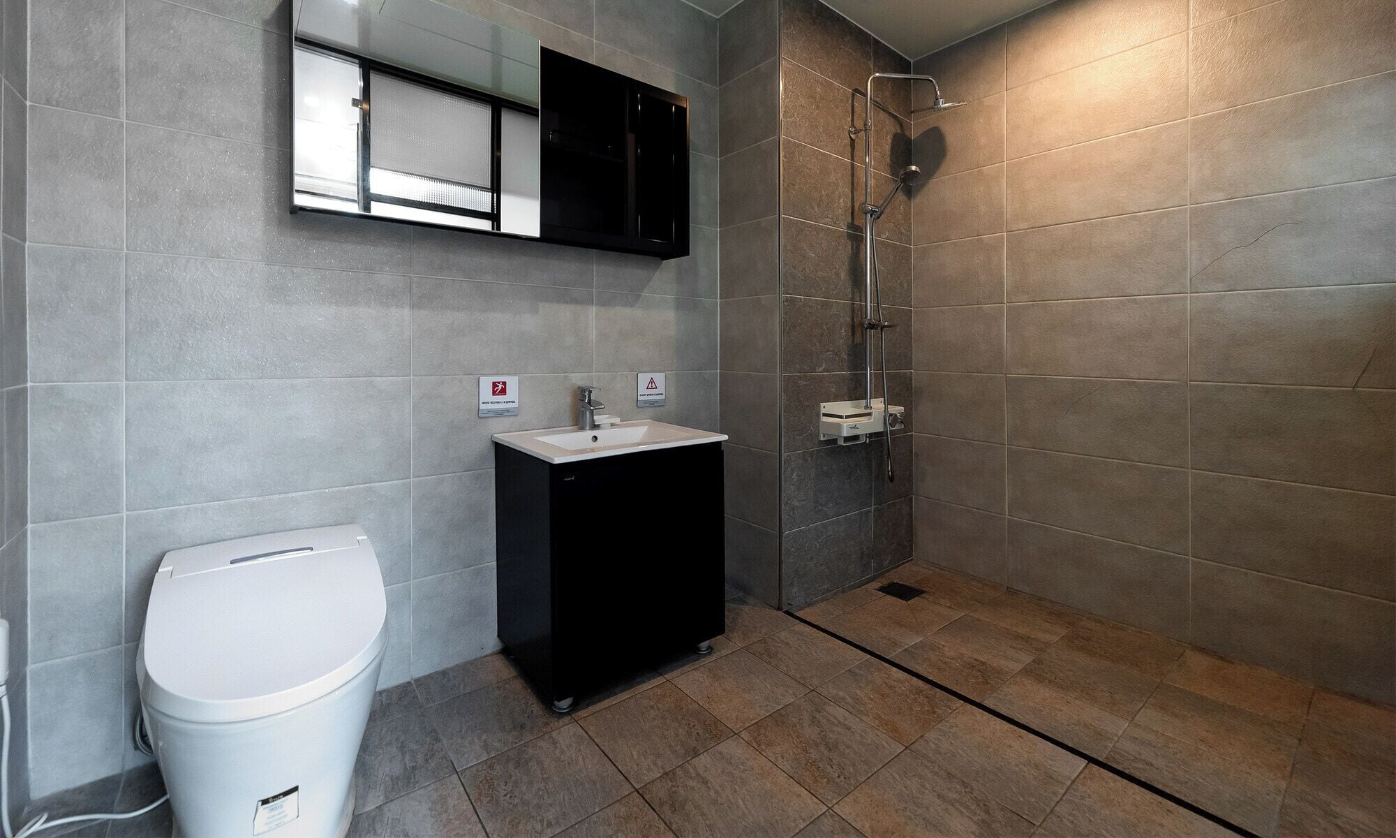 1 bedroom, down duvets, in-room safe, desk