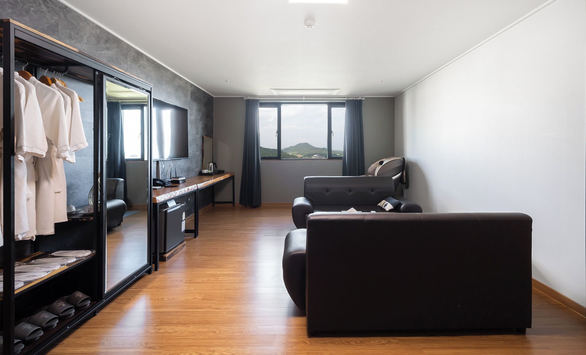 vvip | 1 bedroom, down duvets, in-room safe, desk