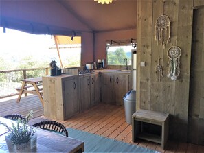 Fridge, microwave, stovetop, coffee/tea maker