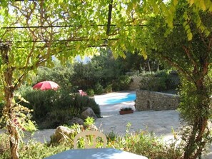Outdoor dining - Near Vaison la Romaine 4* heated pool villa overlooking Mont Ventoux (Faucon)