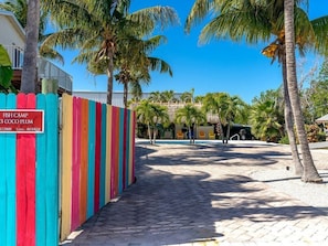 Property grounds - Perfect 7-Night Keys Getaway: Pool, Tiki & Dock (Marathon)