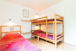 2 bedrooms, iron/ironing board, free WiFi