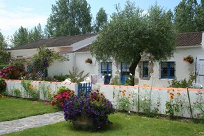 Property grounds - -Gite The Templars- (Le Perrier)