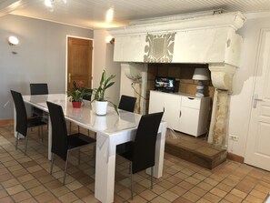 Dining - -Gite The Templars- (Le Perrier)