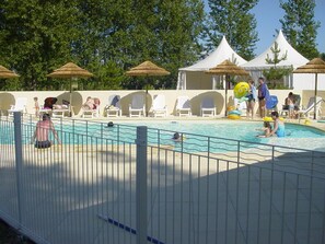 室外泳池、暖水池