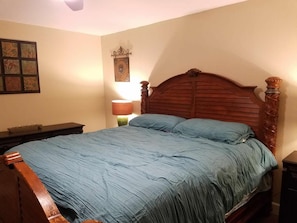 4 dormitorios, escritorio, Internet y ropa de cama