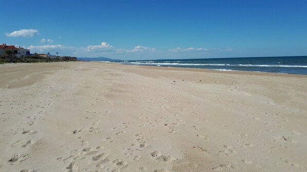 Plage à proximité, chaises longues