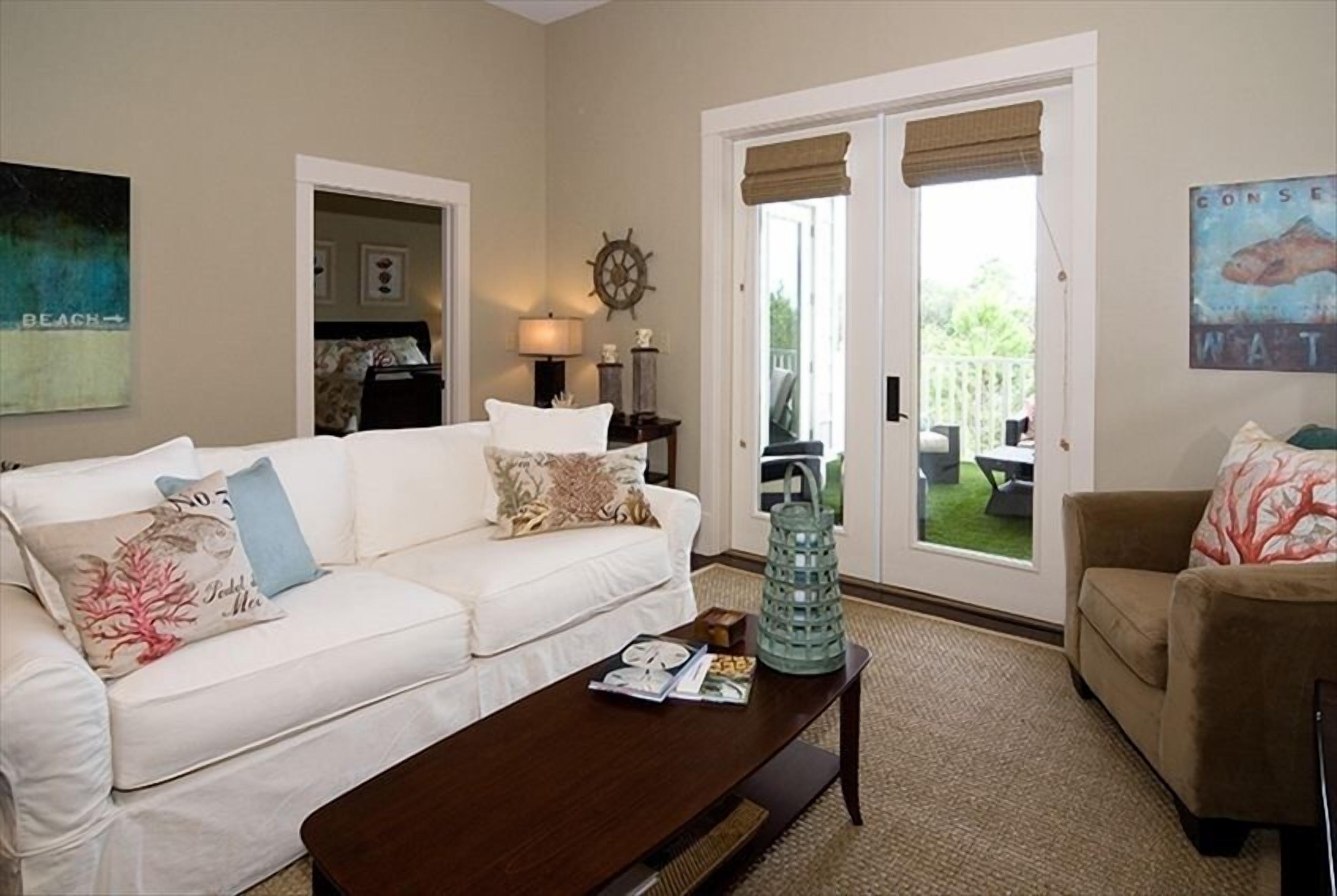 BEAUTIFUL CONDO ON 30A FOR 6, POOL & LAKE, ONLY 1 BLOCK TO PRIVATE BEACH ACCESS!