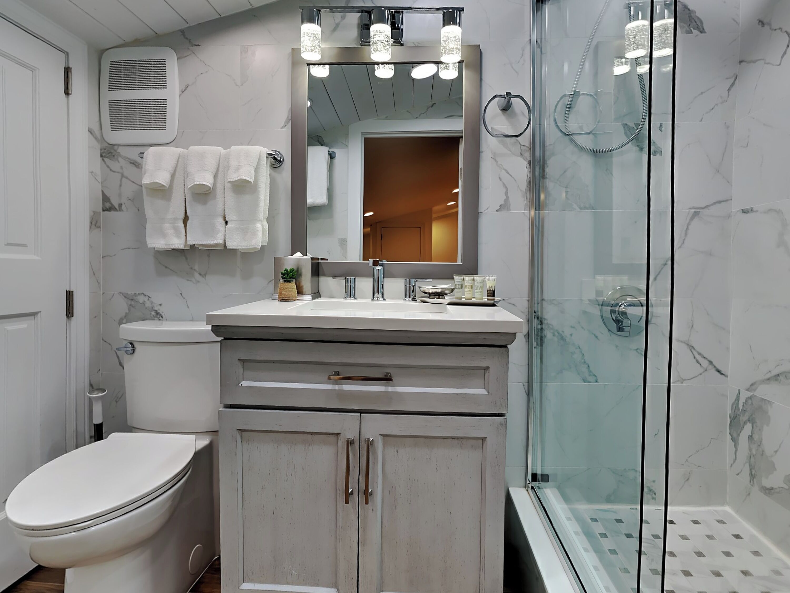 Shower, hair dryer, towels