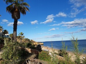 Plage, chaises longues