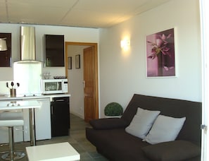 TV - Charming T2 Apartment Sea And Mountain View (BIGUGLIA)