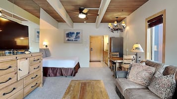 1 habitación, tabla de planchar con plancha, cuna de viaje y wifi