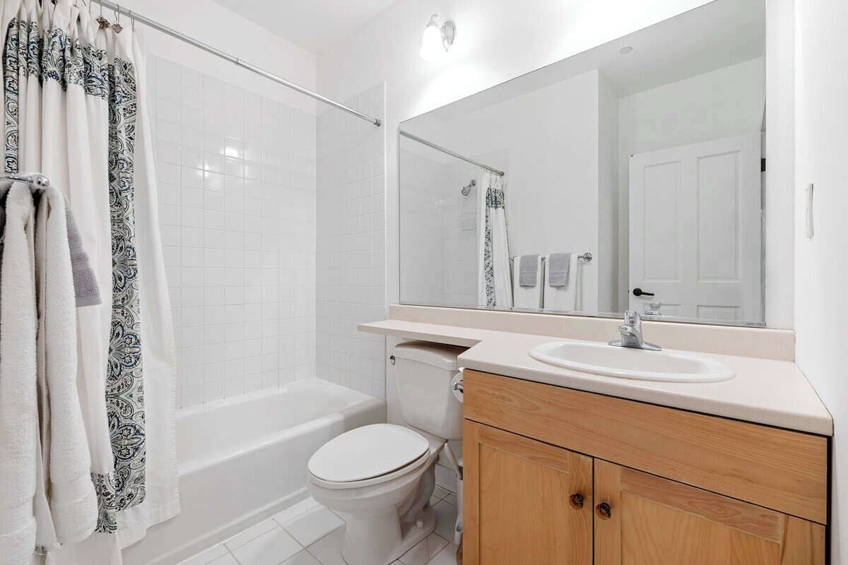 Hårføner, håndklær og toalettpapir